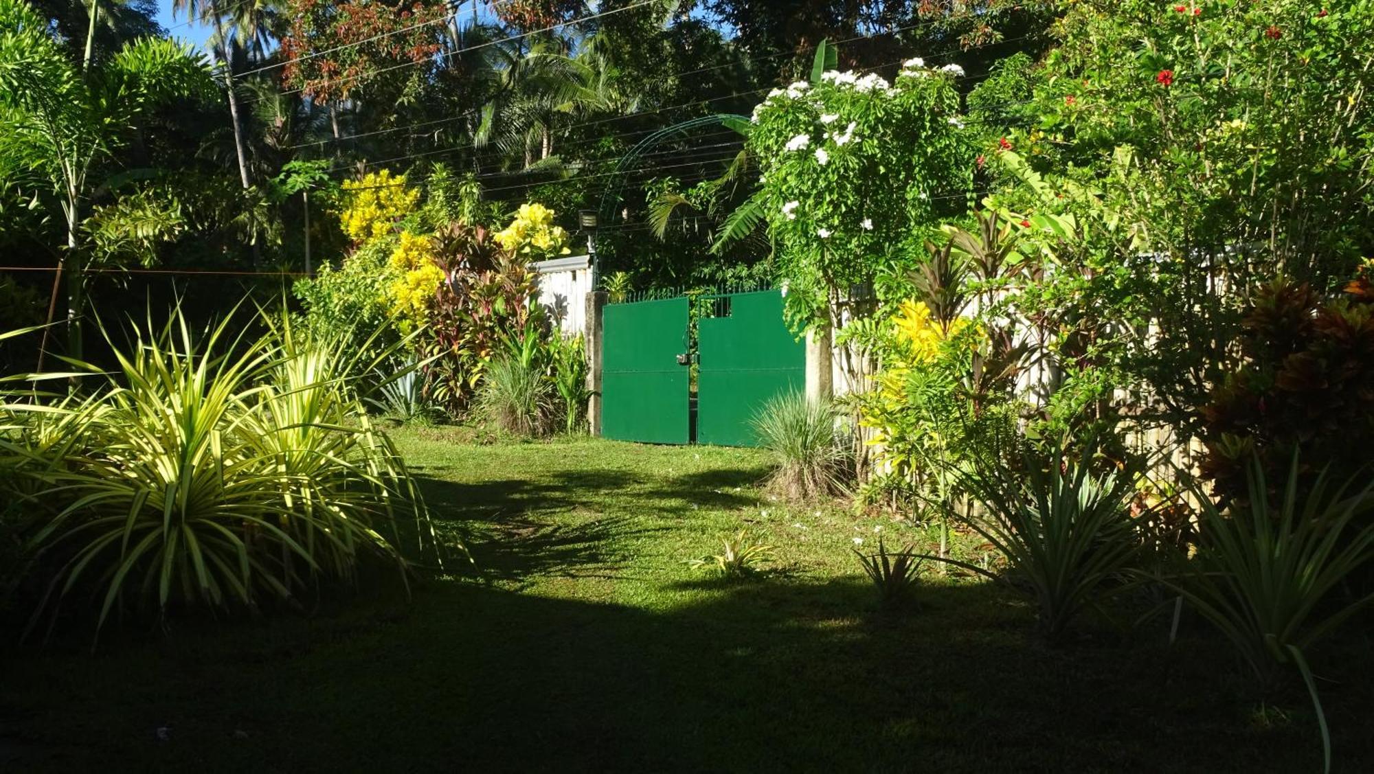 Acacia'S Cottages With Starlink Wifi Mambajao Exterior photo